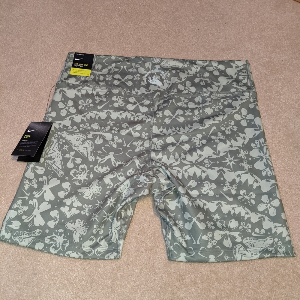 Nwts Women's Nike training dri-fit green butterfly bike shorts - Picture 11 of 16